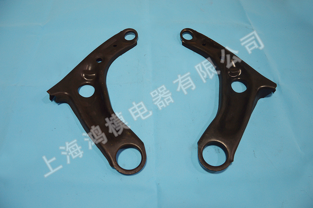 東風(fēng)日產(chǎn)F37項目 左/右三角臂半殼